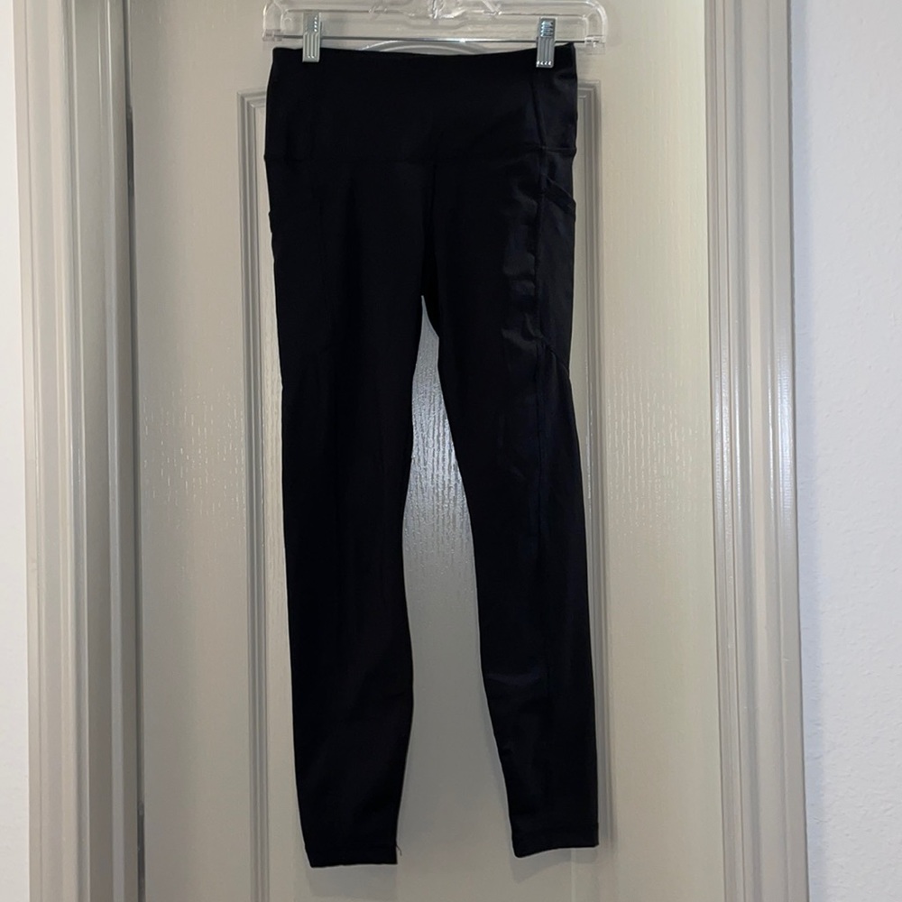 Black yogalicious lux leggings with pockets.